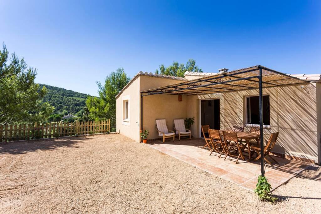 Villa L'Arbre à soleil Aigues-Vives  Exterior foto