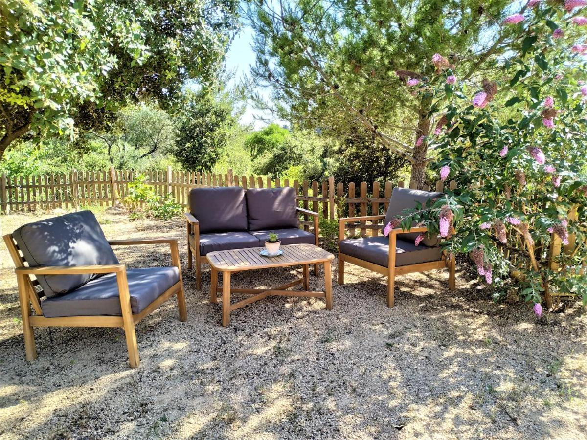 Villa L'Arbre à soleil Aigues-Vives  Exterior foto