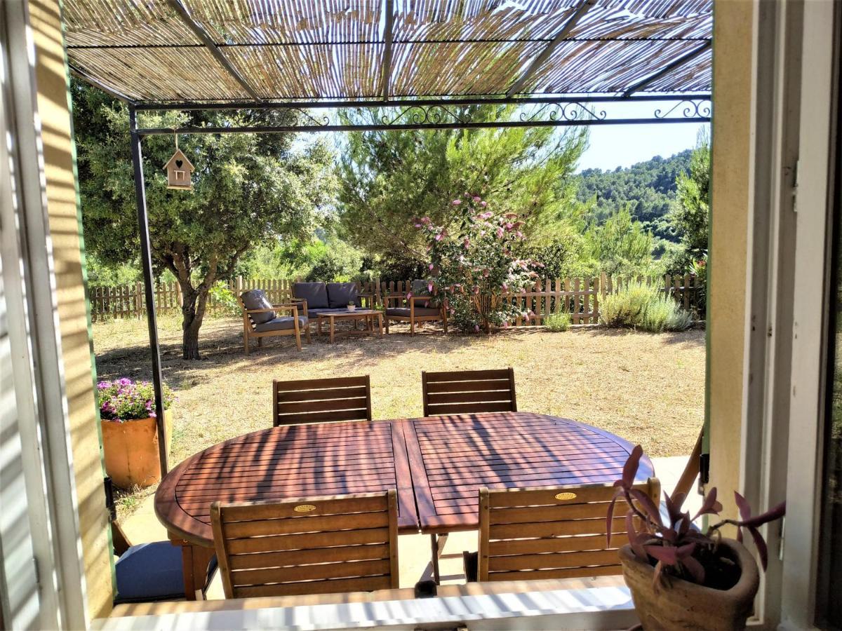 Villa L'Arbre à soleil Aigues-Vives  Exterior foto